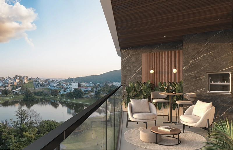 Varanda de apartamento com vista para o lago da Pedra Branca, em Palhoça/SC