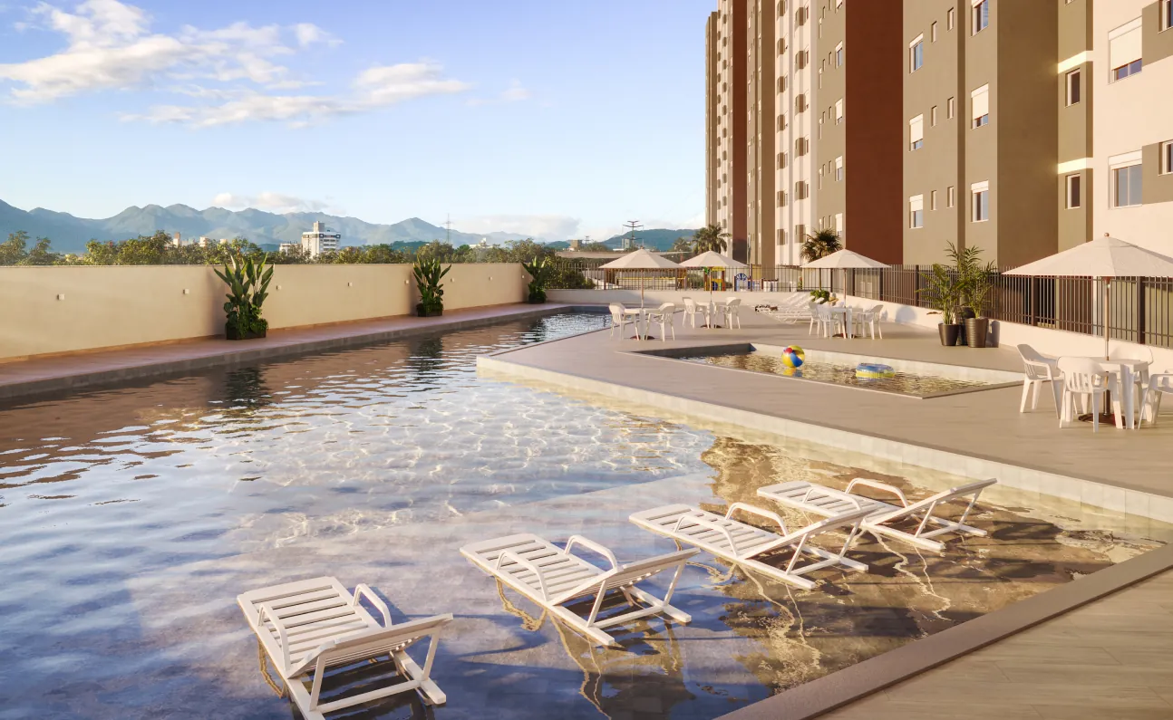 Piscina aquecida do Grand Life Residence com espreguiçadeiras na água, guarda-sóis e a torre ao lado