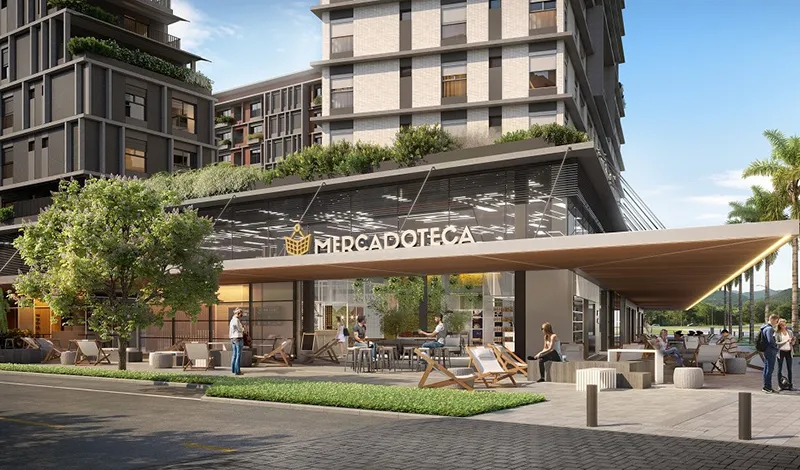 Mercadoteca do Pátio das Artes, na praça coberta do térreo, com mesas e áreas de convivência