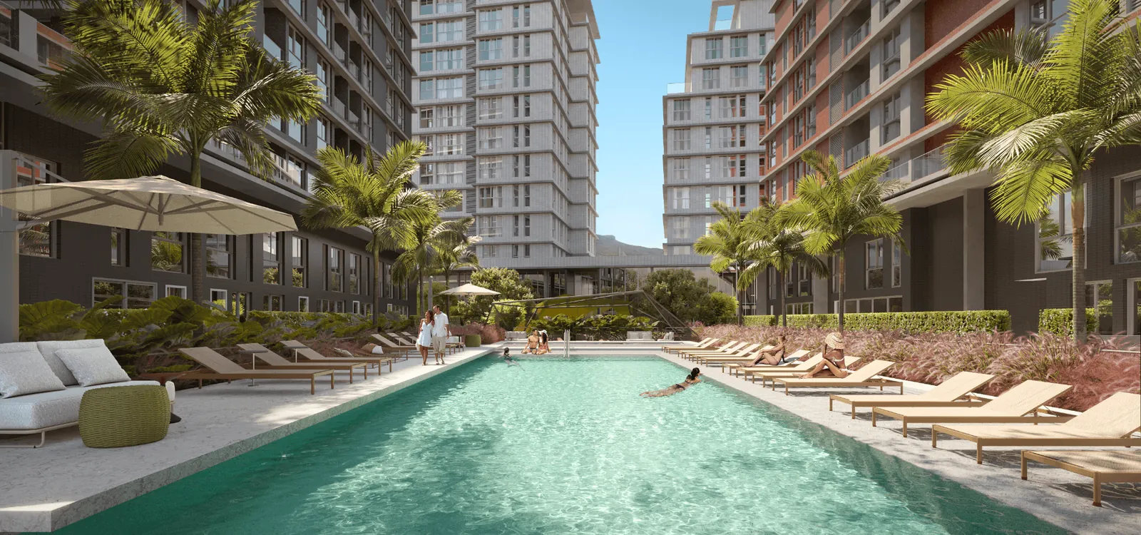 Piscina semiolímpica do Pátio das Artes no pátio interno, com espreguiçadeiras, guarda-sóis e palmeiras entre as torres